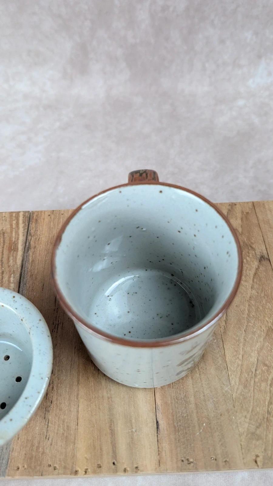 Tisanière vintage en grès avec filtre intégré – Motif fleuri 🌿💙