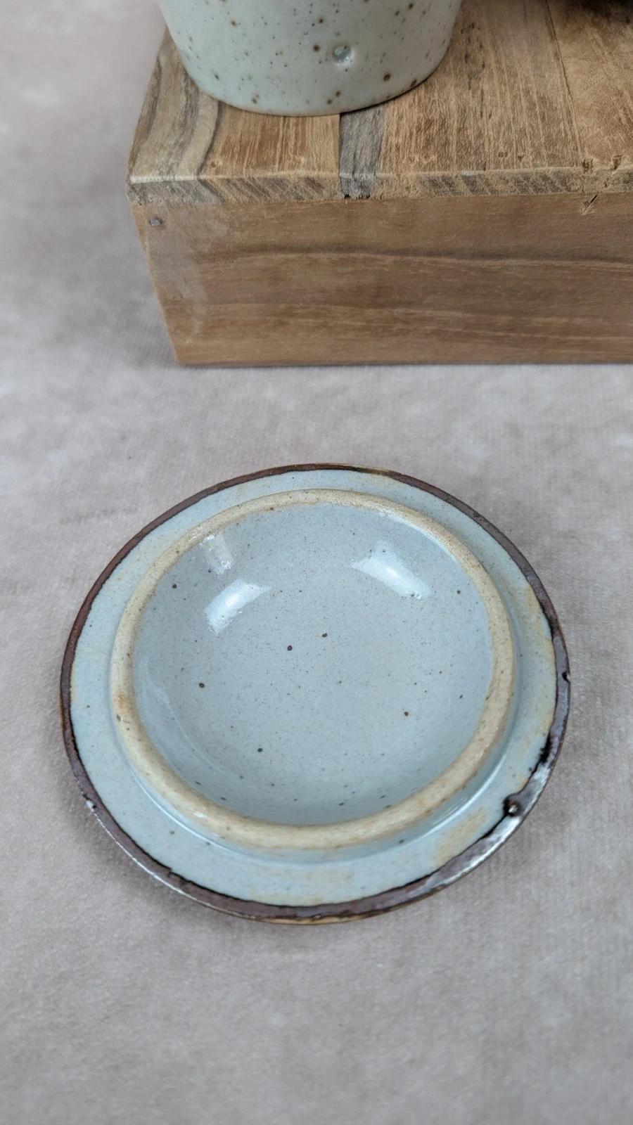 Tisanière vintage en grès avec filtre intégré – Motif fleuri 🌿💙