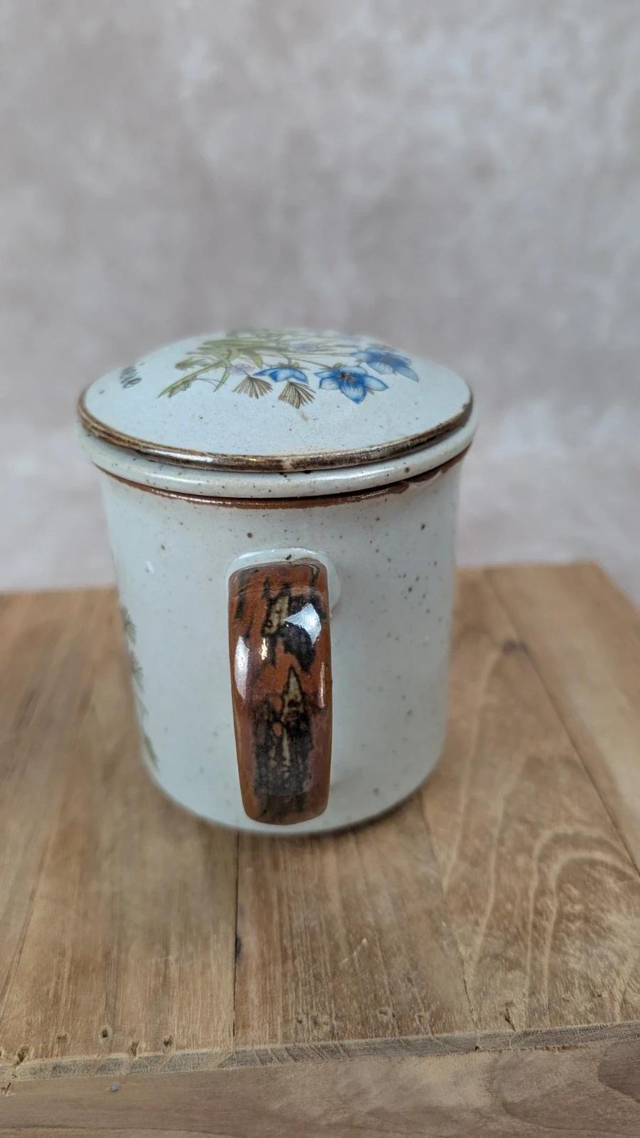Tisanière vintage en grès avec filtre intégré – Motif fleuri 🌿💙