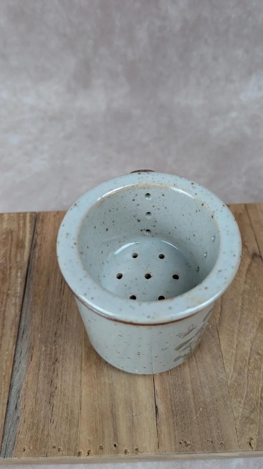 Tisanière vintage en grès avec filtre intégré – Motif fleuri 🌿💙