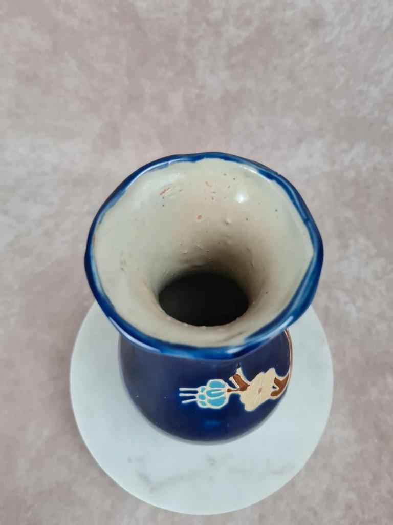 Vase ancien en faïence – décor en émail tubulaire