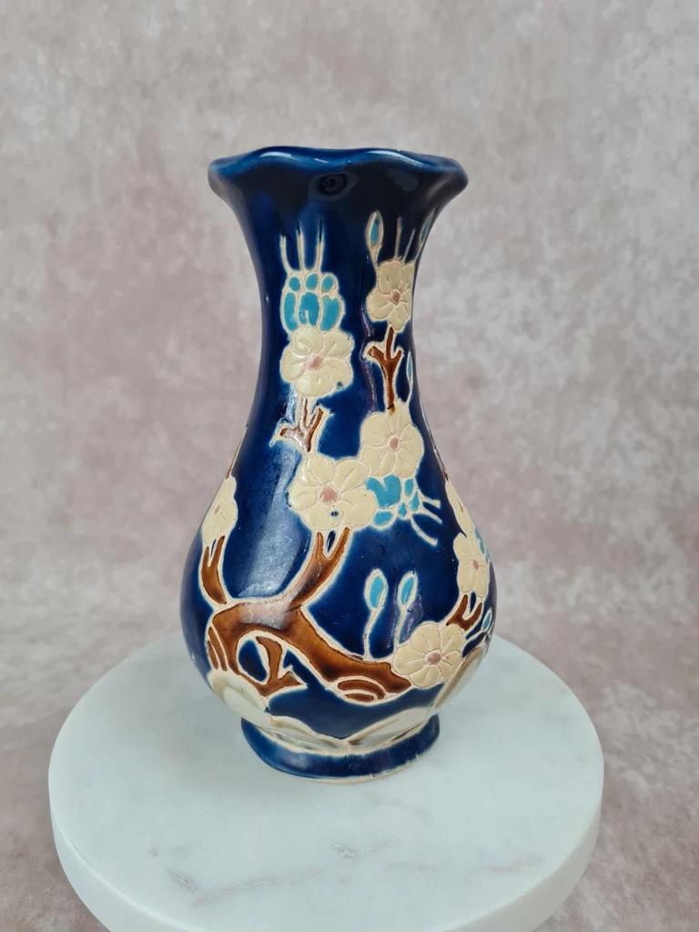 Vase ancien en faïence – décor en émail tubulaire