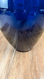 Vase ancien en verre bleu cobalt à filets dorés