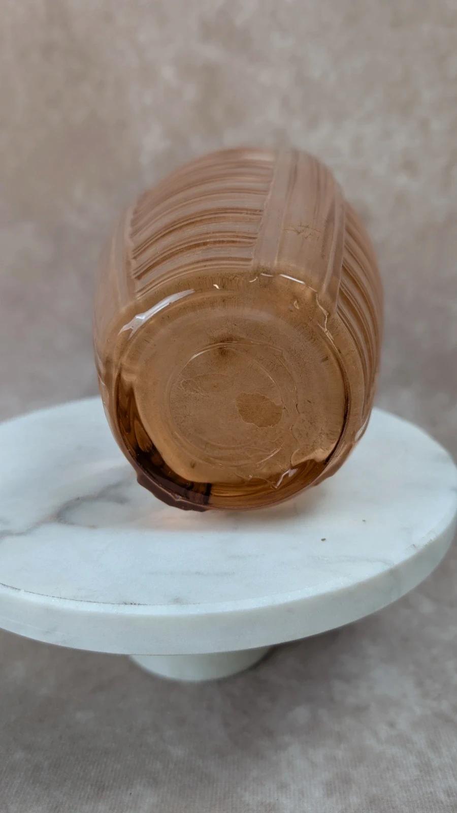 Vase ancien en verre moulé rosé 🌸