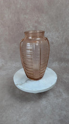 Vase ancien en verre moulé rosé 🌸
