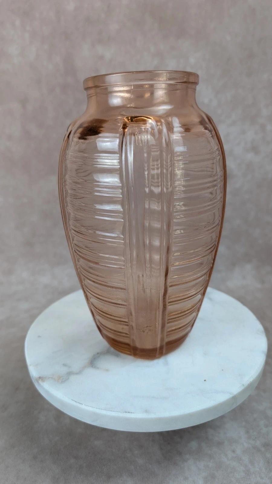 Vase ancien en verre moulé rosé 🌸