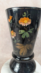 Vase ancien en verre noir peint à la main