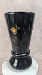 Vase ancien en verre noir peint à la main