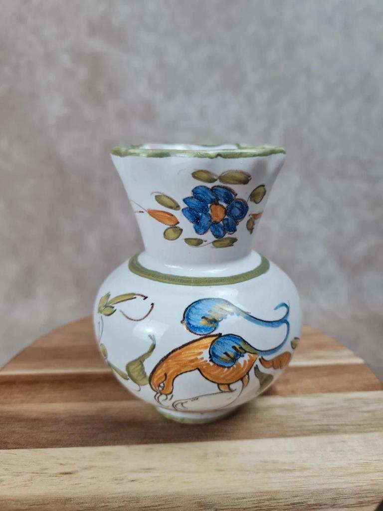 🌿 Vase en faïence peint à la main – décor floral & oiseau – signé