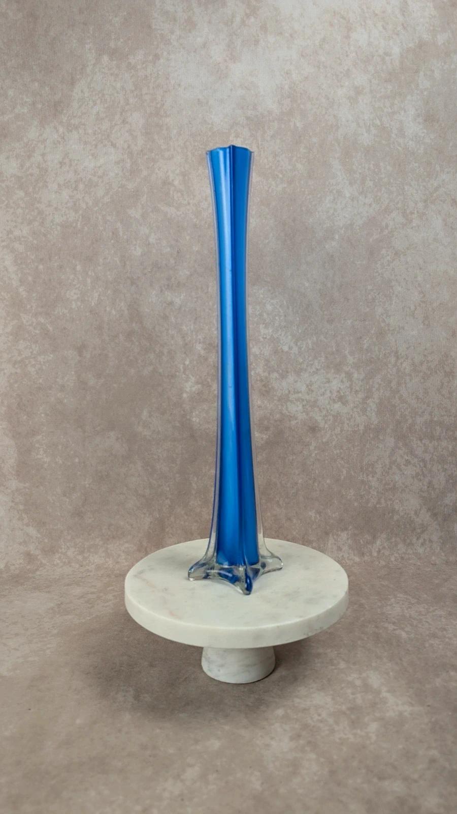Vase soliflore bleu en verre vintage