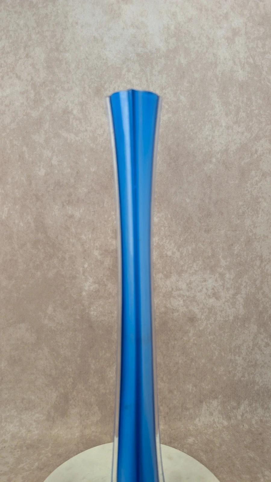 Vase soliflore bleu en verre vintage