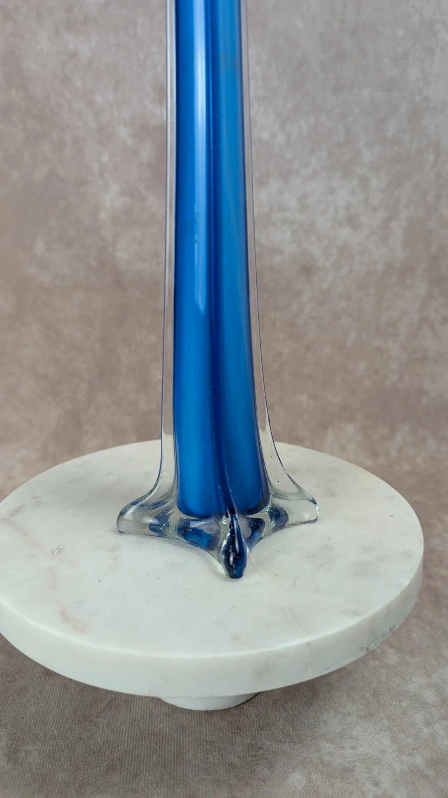 Vase soliflore bleu en verre vintage