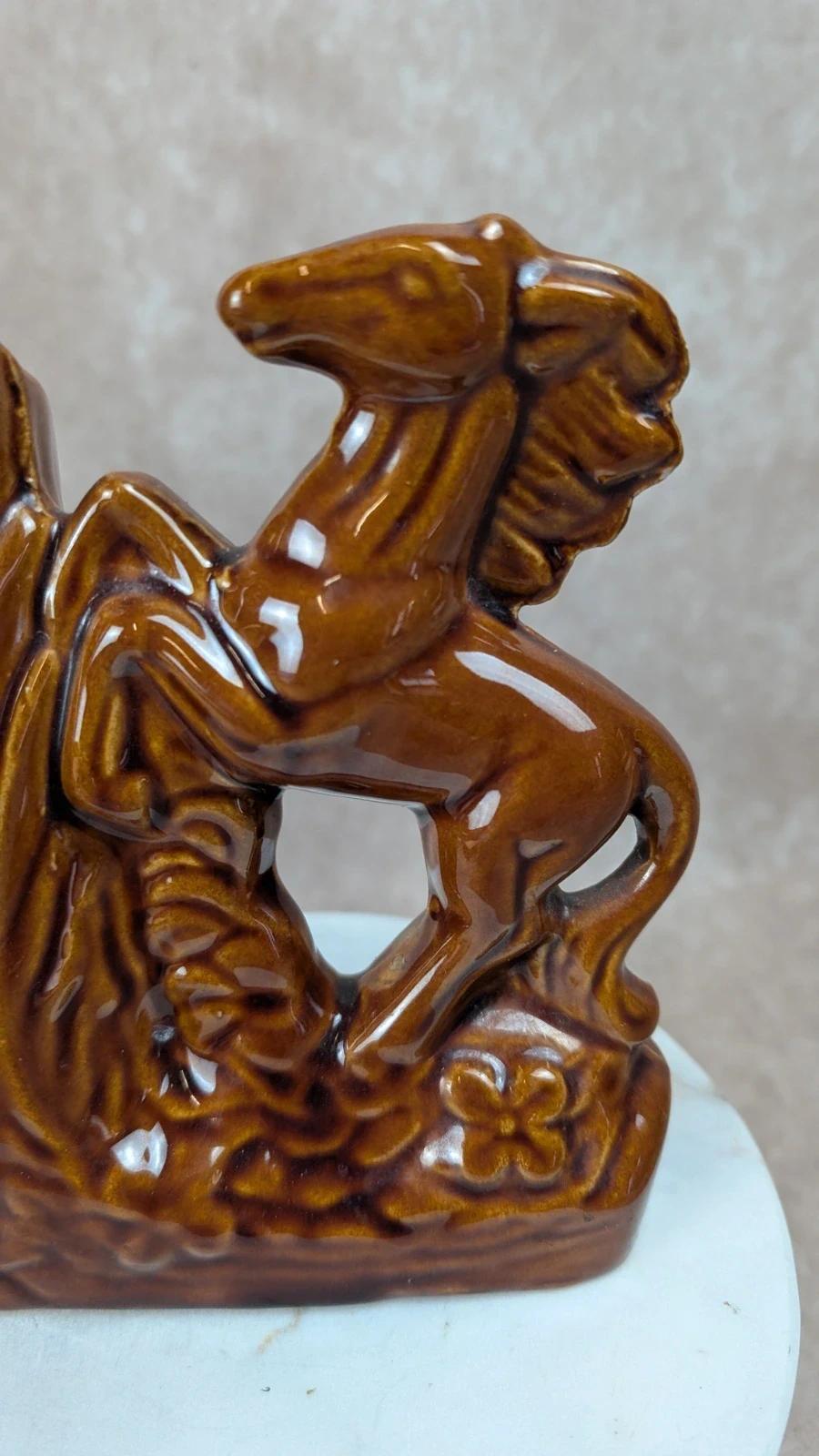 Vase vintage cheval en céramique brune