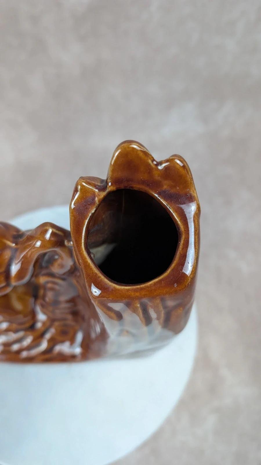 Vase vintage cheval en céramique brune