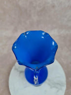 🌿 Vase vintage en verre bleu cobalt soufflé avec anse transparente