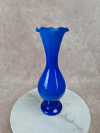 🌿 Vase vintage en verre bleu cobalt soufflé avec anse transparente