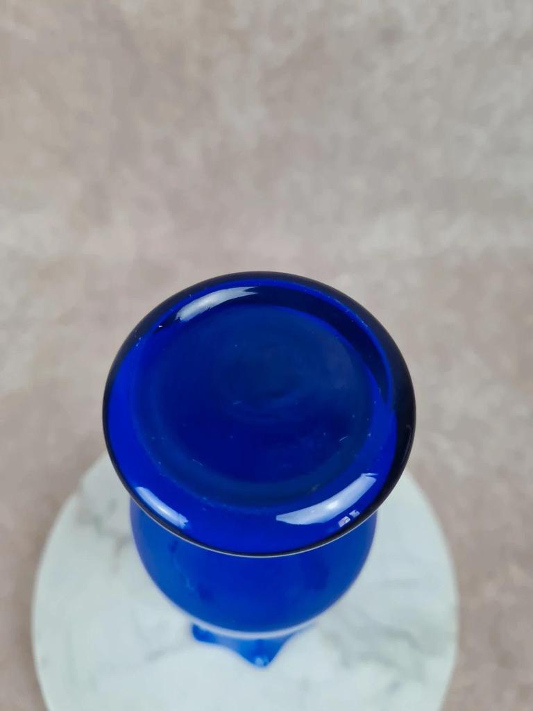 🌿 Vase vintage en verre bleu cobalt soufflé avec anse transparente