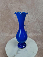 🌿 Vase vintage en verre bleu cobalt soufflé avec anse transparente