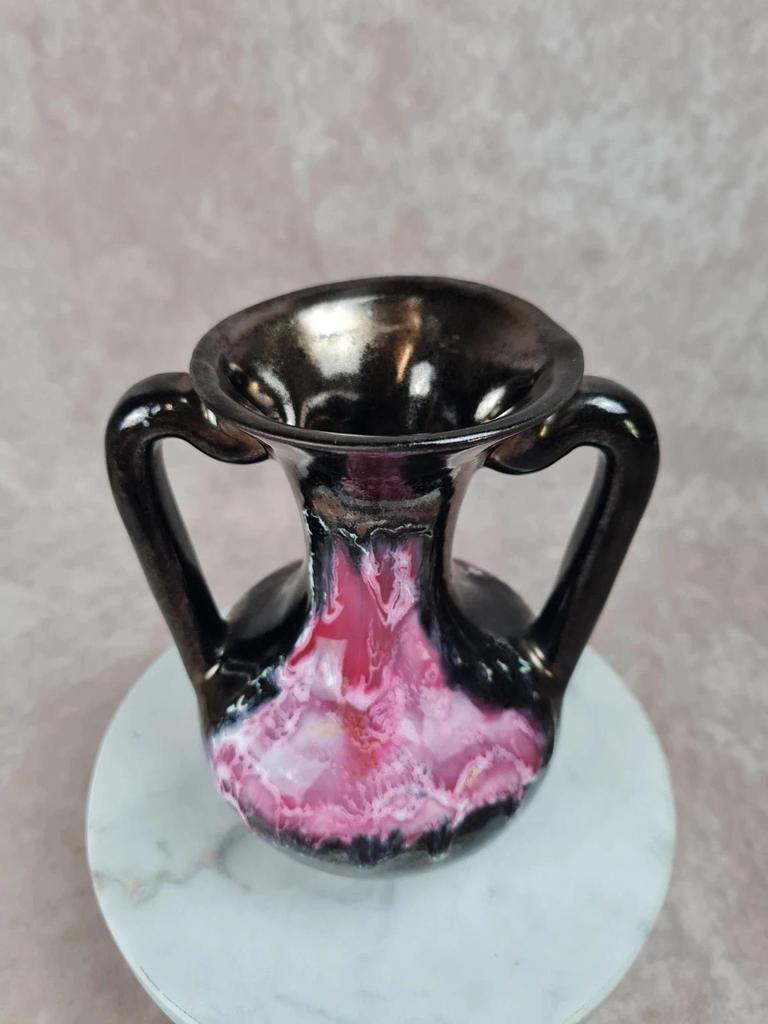 🏺 Vase vintage Vallauris à deux anses – glaçure rose et noire
