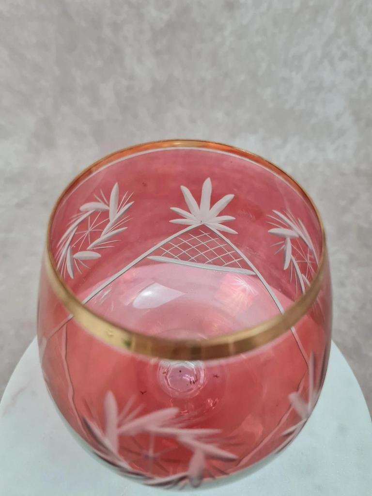 Verre ballon ancien en cristal rouge taillé & doré 🥂