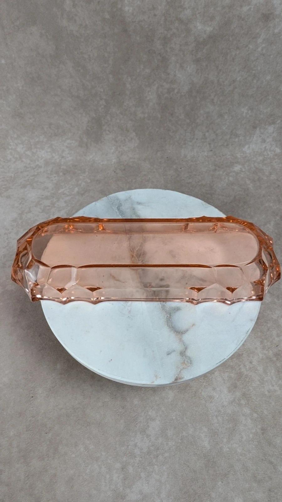 Vide - poche ou porte - savon ancien en verre rose