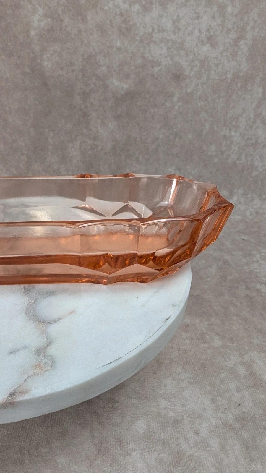 Vide - poche ou porte - savon ancien en verre rose