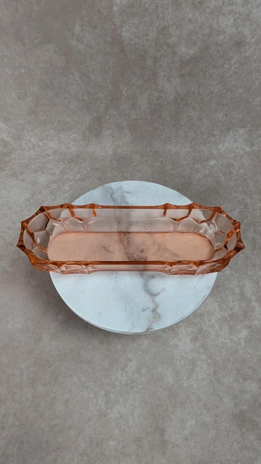 Vide - poche ou porte - savon ancien en verre rose