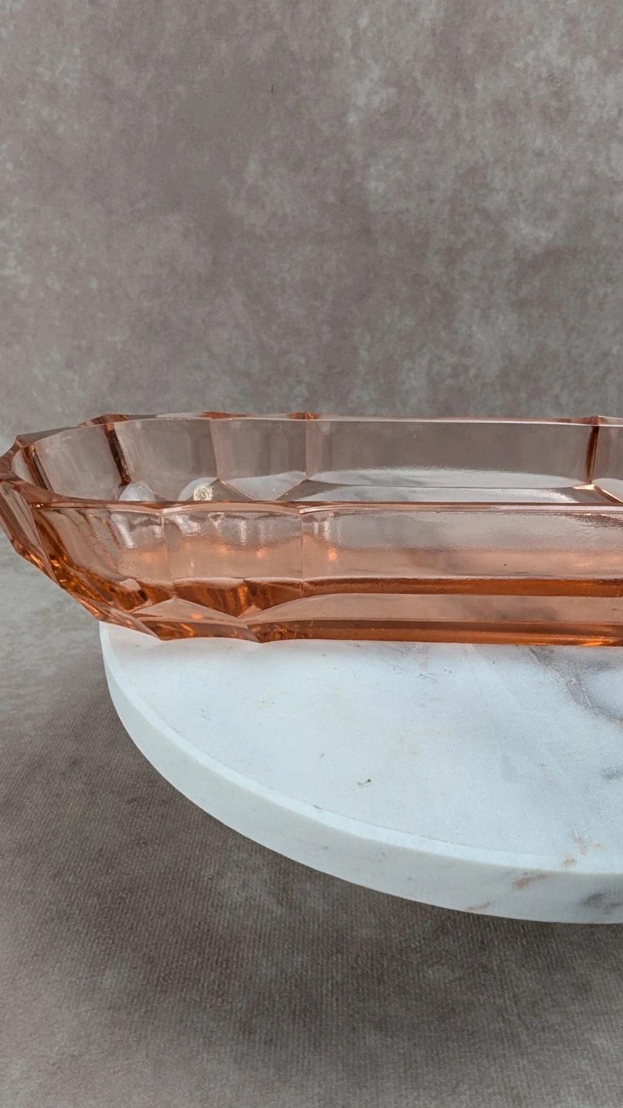 Vide - poche ou porte - savon ancien en verre rose