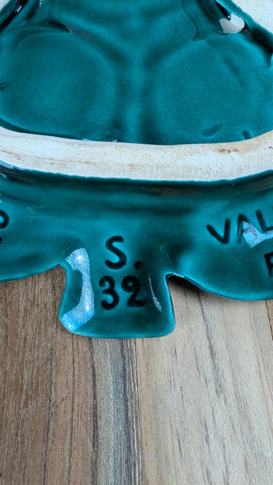 Vide - poche vintage Vallauris – modèle feuille verte émaillée
